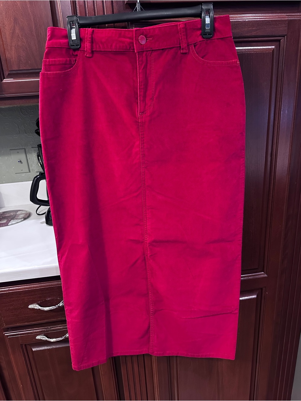 NWOT Liz Claiborne Red Velvety soft Skirt - Sleek High-Waist Design 6/8